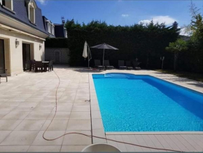 MAGNIFIQUE MAISON MANSART AVEC PISCINE 10KM DE PARIS EVENEMENTIELs SOUS CONDITIONS